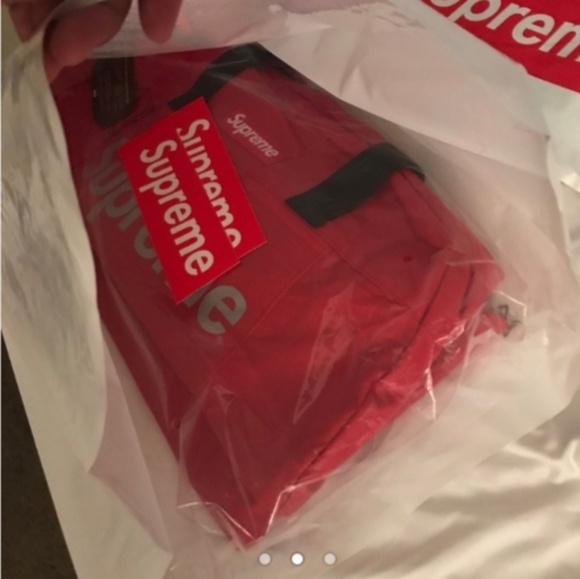 Supreme gym/duffel bag. - Picture 2 of 3